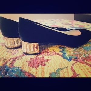 Anne Klein Black low pump with metallic heel.